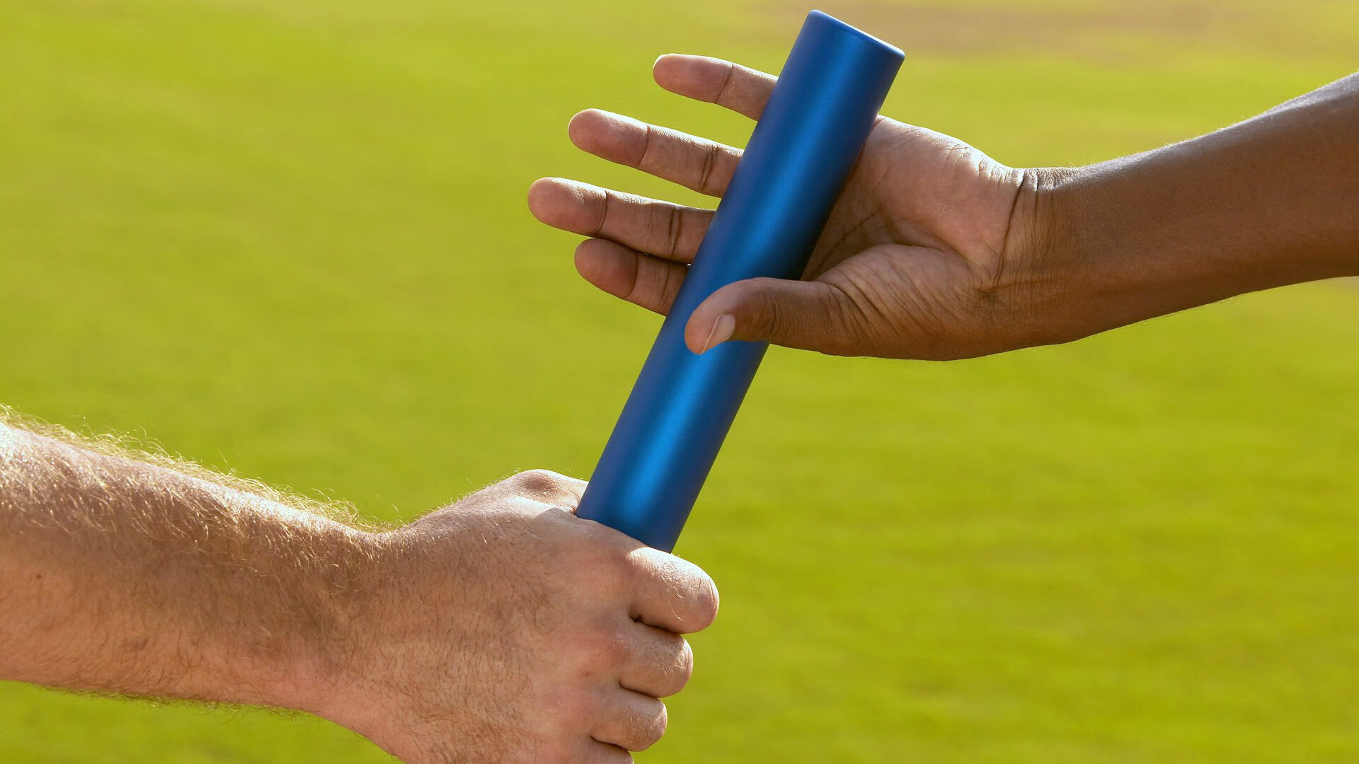 外援亮眼表现引发球迷狂热，引领球队取得胜利，外援亮眼表现引发球迷狂热,引领球队取得胜利的句子